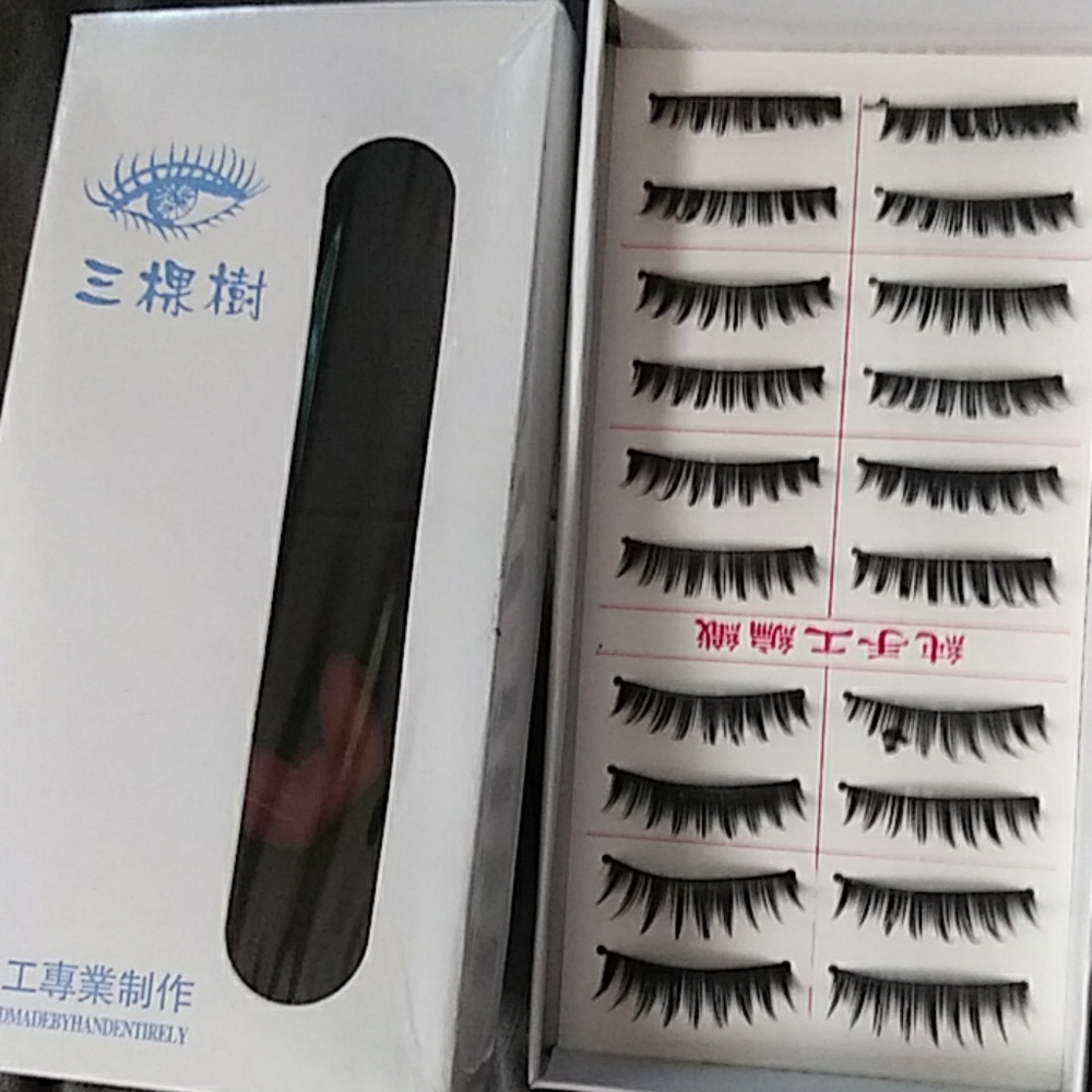 Eye lashes